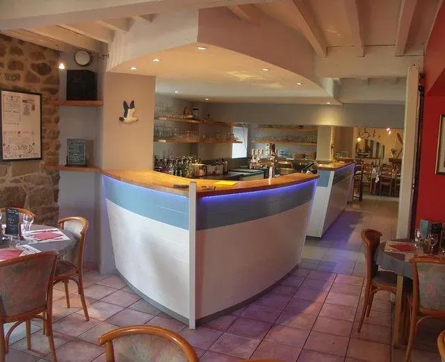 bar restaurant